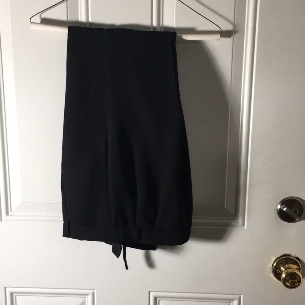 Alfani Petite woman’s black dress pants size 8P
